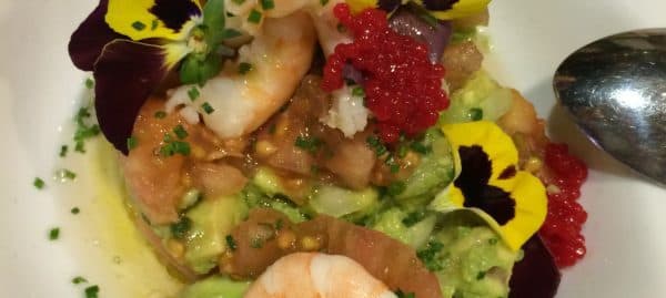 avocado with tomato and prawns
