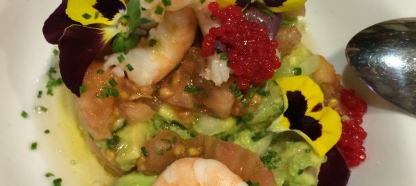 avocado with tomato and prawns